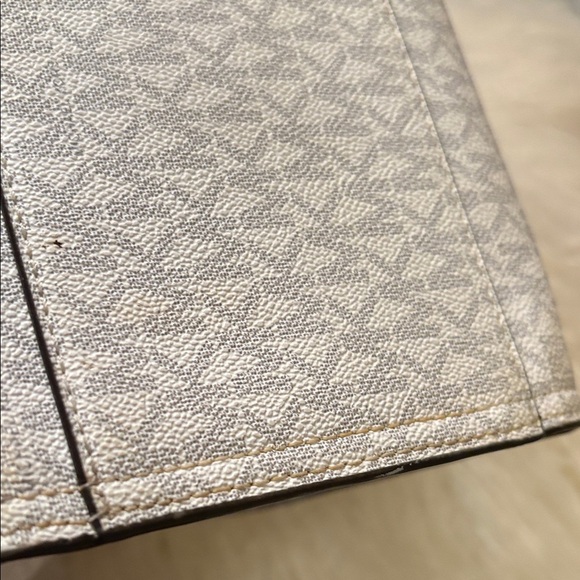 Michael Kors Cream and Pink Signature Tote - Picture 12 of 13